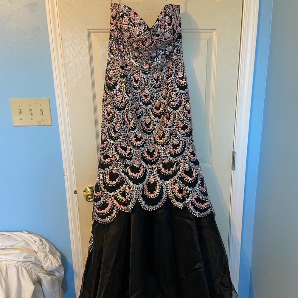 Pink, black & silver embellished (peacock) dress! Mermaid Style in size 10